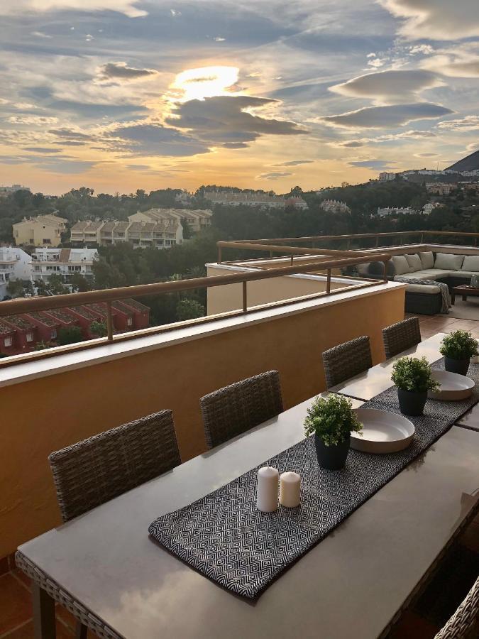 Appartamento Luxurious Duplex Penthouse With Golf And Sea Views Benalmádena Esterno foto